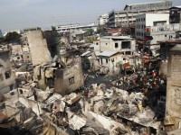 Incêndio atingiu favela na cidade de Caloocan, na região metropolitana de Manila. Foto: Romeo Ranoco/Reuters